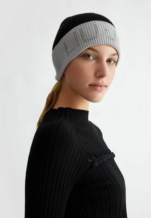 Beanie - black