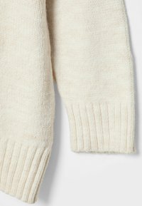 Stradivarius EXPOSED SHOULDER - Jumper - white