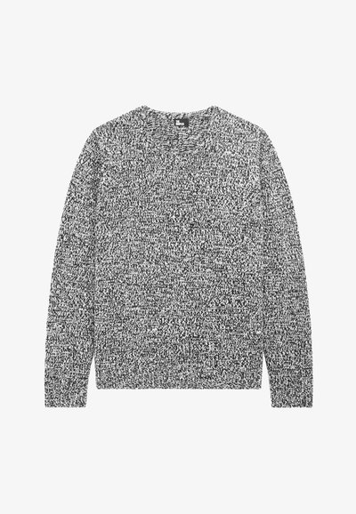 Schwarzer und weißer gestrickter Pullover mit Rundhalsausschnitt, langen Ärmeln und strukturiertem Muster im gesamten Stoff. Keine sichtbaren Beschläge oder Akzente.