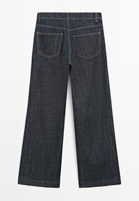 Mörka jeans i vid modell med hög midja, standardfickor, diskreta sömmar och en ren avslutning vid fållen.