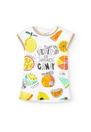 Wit kinder T-shirt met kleurrijke illustraties van citrusvruchten en tekst "Fruit is nature's candy" in speelse lettertypen.