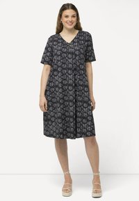 Ulla Popken PRINT - Trikoomekko - black