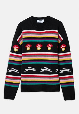 Pull en laine noir avec des rayures horizontales rouge, rose, jaune et verte. Des motifs de champignons et de lapins en course sont représentés.