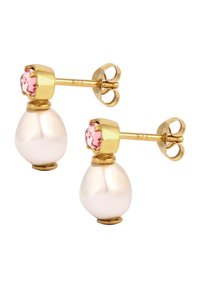 Guld stud øreringe med en pink ædelsten øverst og en hvid, dråbeformet perle hængende nedenfor. Elegant og stilfuldt design.