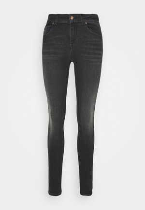 Schwarze Skinny-Jeans mit glattem Denim-Textur, hoch geschnittenem Bund, Fünf-Taschen-Design und subtilen Ausbleichungen. Messingknopf-Verschlussdetail.