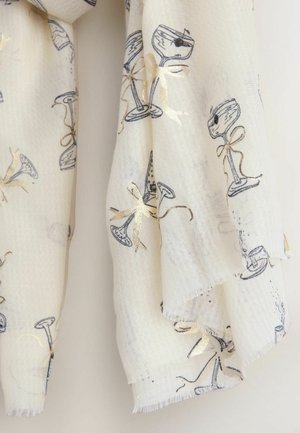 Baltas šalikas su tekstūru, puošiamas mėlynomis kokteilių taurėmis ir metalinėmis auksinėmis kaspinu. Pasvirę kraštai suteikia papildomą detalę.