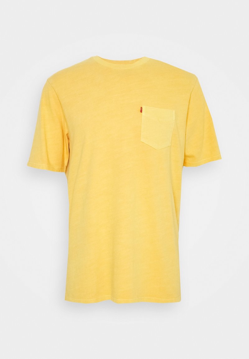 T-shirt en coton jaune avec un col rond, des manches courtes et une petite poche avant. Texture subtile et design sobre.