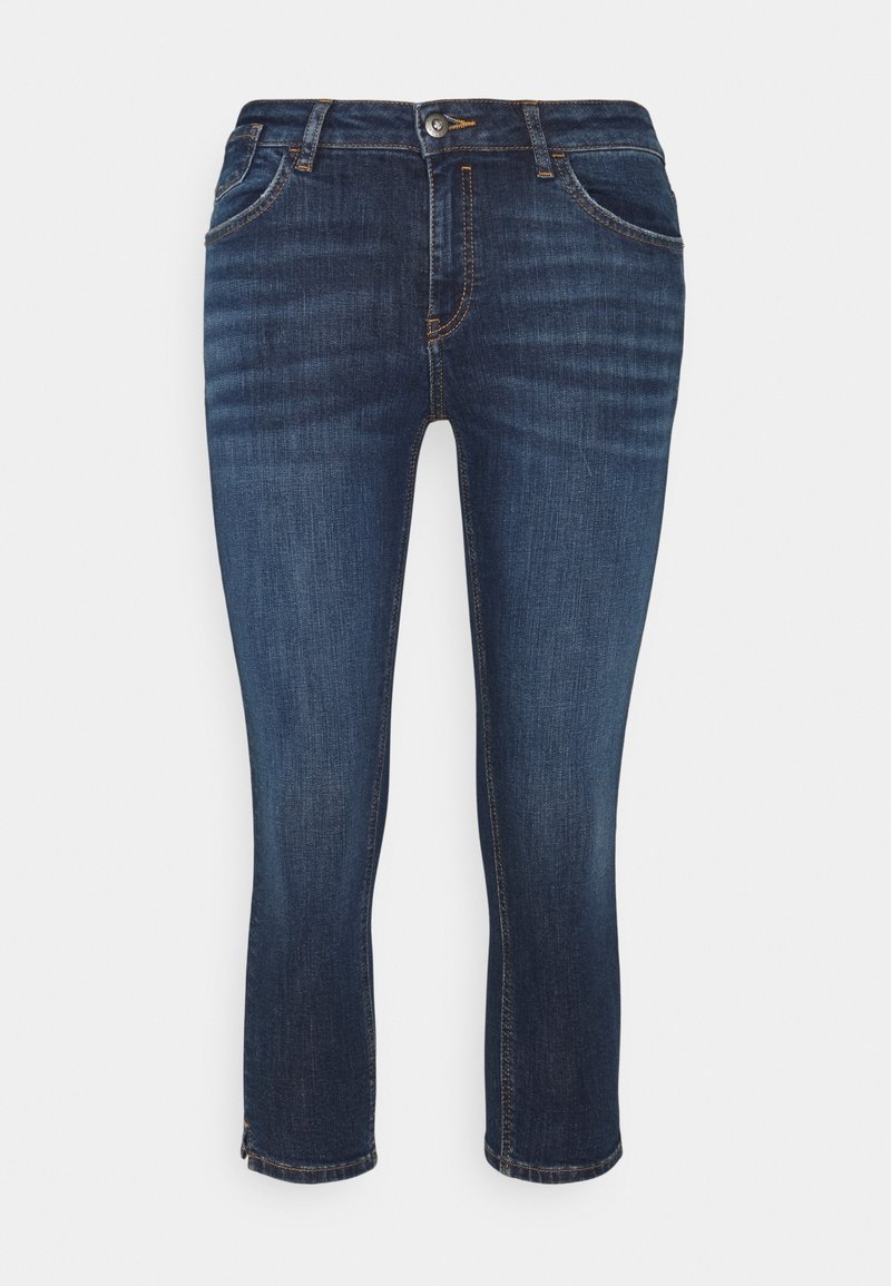 Jeans de mezclilla azul oscuro con un corte ajustado, cinco bolsillos y cremallera. La costura es visible, con un ligero desvanecimiento y puños rematados.