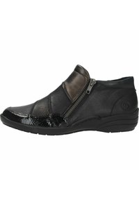 Scarpa nera in pelle senza lacci con chiusura a zip, caratterizzata da una punta in patent nero texturizzato e una finitura opaca liscia. Suola in gomma a profilo basso.