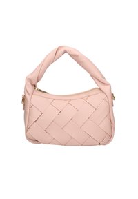 Borsa in pelle sintetica rosa intrecciata con manico arrotondato e chiusura con zip. Presenta una superficie liscia e dettagli in hardware dorato.