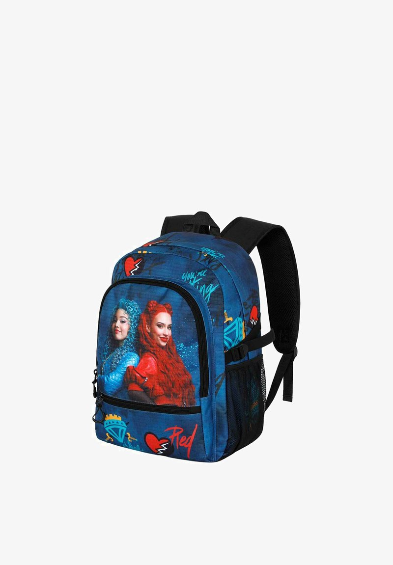 Sac à dos en polyester bleu avec un design graphique présentant deux personnages, plusieurs couleurs, des zips, des poches en mesh sur les côtés et des accents de texte en gras.