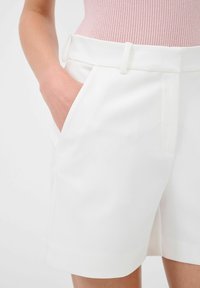 adL Shortsit - white