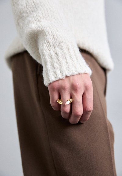 Filippa K SOFT V NECK SWEATER - Пуловер - cream white