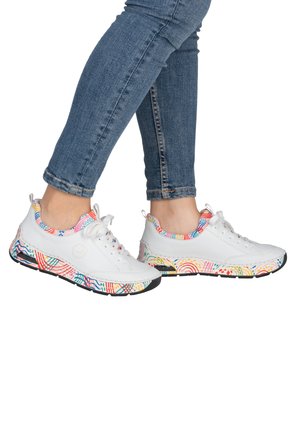 Rieker, RIEKER SLIPPER 44562 - Chaussures à lacets - white