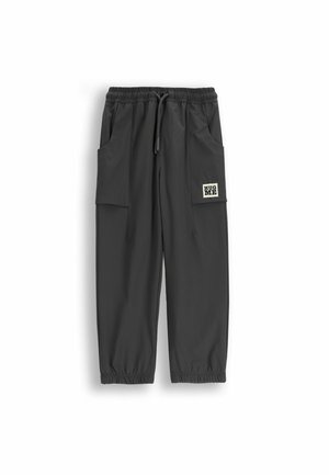 - Spodnie treningowe