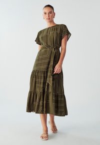 WILLA LORRI MIDI  - Freizeitkleid - olive geo