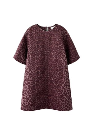Robe à manches courtes, coupe ample, avec un motif léopard noir et violet foncé et un col rond, présentée sur un fond blanc.