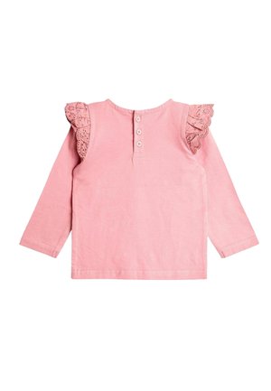 Langärmliges pinkes Baumwolloberteil mit Spitzenruffelärmeln, runder Ausschnitt und Stehkragen mit fünf Knöpfen auf der Rückseite. Glatte Textur, einfaches Design.