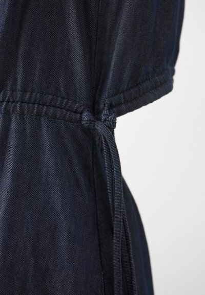 rag & bone ULTRA FEATHERWEIGHT SORAYA DRESS - Robe en jean - rinse