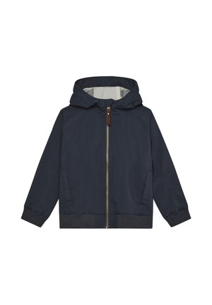Chaqueta con capucha azul marino de tela ligera, con cremallera frontal, puños acanalados y dos bolsillos laterales. Textura suave y diseño minimalista.