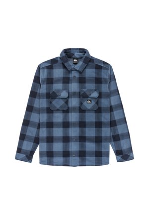 Blau- und schwarz-kariertes Flanellhemd mit langen Ärmeln, durchgehender Knopfleiste, zwei Brusttaschen und einem Logo auf der linken Seite über den Taschen.
