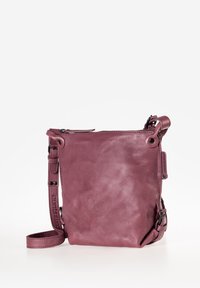 Borsa a spalla in pelle viola con una texture liscia, dotata di chiusura con zip, tracolla regolabile e angoli arrotondati per una forma compatta.