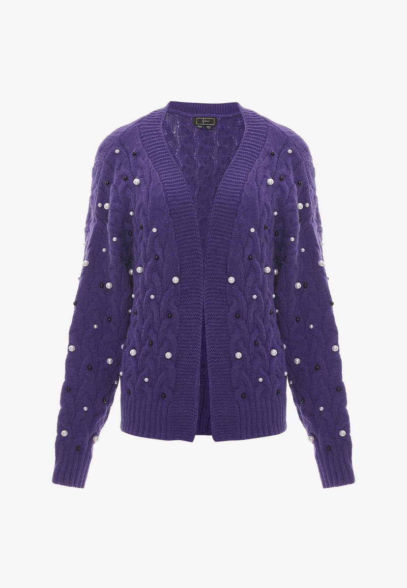 Lilla strikket cardigan med en kabelmønster, prydet med hvide og sorte perler, åben front, ribbede manchetter og kant.