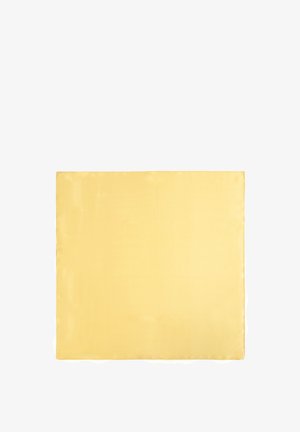 Foulard quadrato in seta giallo chiaro uniforme con texture liscia e riflesso sottile, mostrato disteso su sfondo bianco.