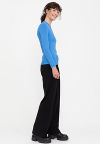 Soft Rebels SRFENJA - Pikkade varrukatega topp - palace blue