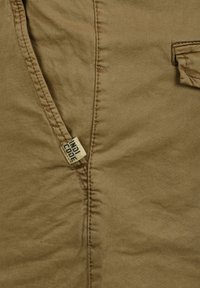 INDICODE JEANS IDABBEY - Shorts - amber