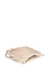 Borsa di cotone tessuta color crema con dettagli a frange e una superficie morbida e testurizzata. Presenta due manici e una parte superiore aperta per un facile accesso.