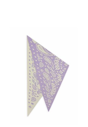 Gefaltetes dreieckiges Bandana mit weißen und lavendelfarbenen Paisley- und dekorativen Mustern auf jeder Seite.