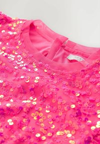 Ej vald, bright pink