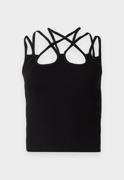 Svart ribbad tanktop med flera korsade remmar på baksidan. Tyget är slätt med en slimmad silhuett och rund halsringning.