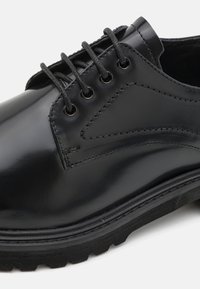 Zign LEATHER - Suvarstomi - black