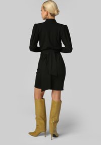 Madnezz House SUPERSTITION - Žerzejové šaty - black