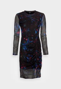 Zwarte jurk met lange doorzichtige mouwen, met een kleurrijk abstract patroon in blauw, roze en rood. Zijkant ruching detail voegt textuur toe.