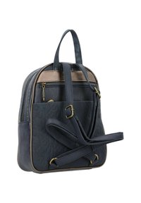 Zaino realizzato in pelle blu scuro con finitura testurizzata, caratterizzato da una striscia superiore bronzo, due spallacci e molteplici tasche con zip.