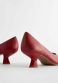 Next WIDE FIT FOREVER COMFORT KITTEN HEEL COURT - Pantofi clasici cu toc - red
