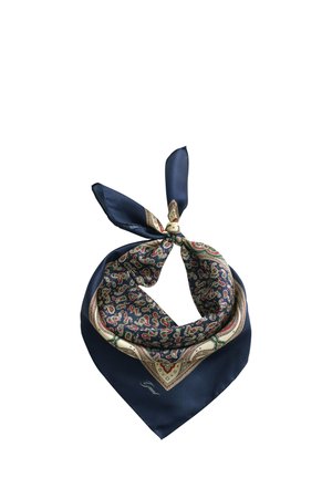 Marineblauwe zijden sjaal met een paisley-patroon in groen, rood en crème, losjes geknoopt in een driehoekige vorm.