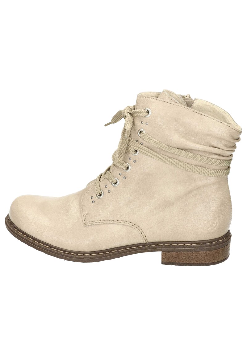 Stivale alla caviglia in pelle beige con design allacciato, punta rotonda e colletto imbottito. Dettagli cuciti e suola in gomma per una migliore trazione.