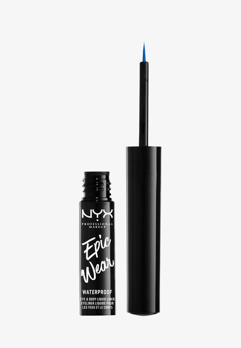 NYX Epic Wear Flüssig-Eyeliner in einer schwarzen Flasche, ausgestattet mit einem langen, dünnen Applikator mit einer blauen Spitze. Wasserfeste Formel auf dem Etikett vermerkt.