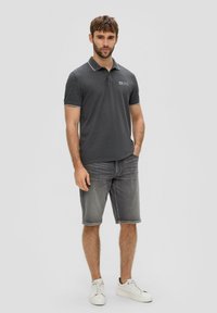 s.Oliver MIT LOGO-PRINT - Poloshirt - dunkelgrau