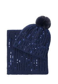 Bonnet en tricot bleu marine avec pompon et écharpe assortie, tous deux ornés de rangées verticales de paillettes bleues.
