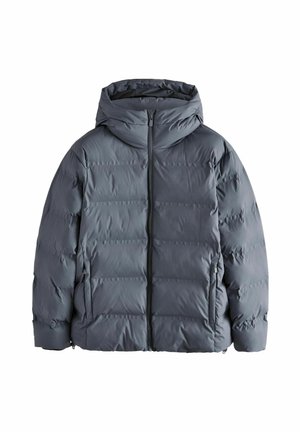 Jachetă căptușită de culoare gri, cu glugă, având fermoar pe toată lungimea frontală, secțiuni orizontale quilted și buzunare laterale. Material neted, rezistent la apă.