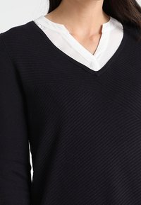 comma Sweter