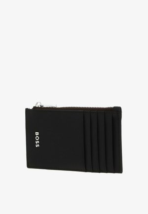 Portefeuille noir en matériau lisse avec fermeture éclair, doté d'un logo en relief et de plusieurs emplacements pour cartes d'un côté.