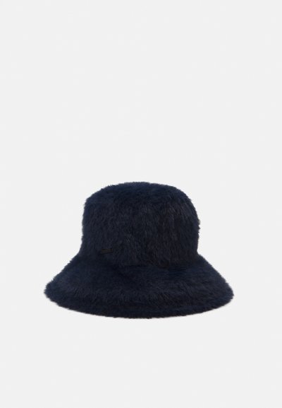Sombrero tipo bucket de color azul marino, hecho de material suave. Corona redonda con un ala ancha y blanda. Presenta una pequeña etiqueta de marca en el lateral.