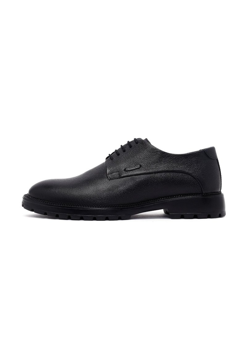 Zwarte leren dresschoenen met een gladde textuur, vetersluiting, ronde neus en duurzame rubberen zool. Minimalistische accenten.