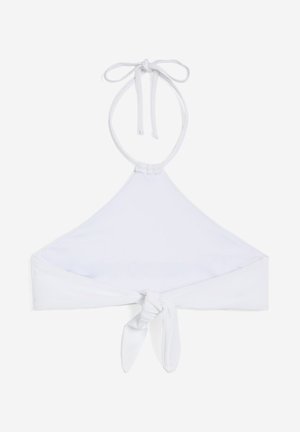 Valkoinen holkkimallinen bikinitoppi kolmiomaisella leikkauksella, solmittuna kauluksessa ja selässä, jossa on sileä, kevyt kangas.
